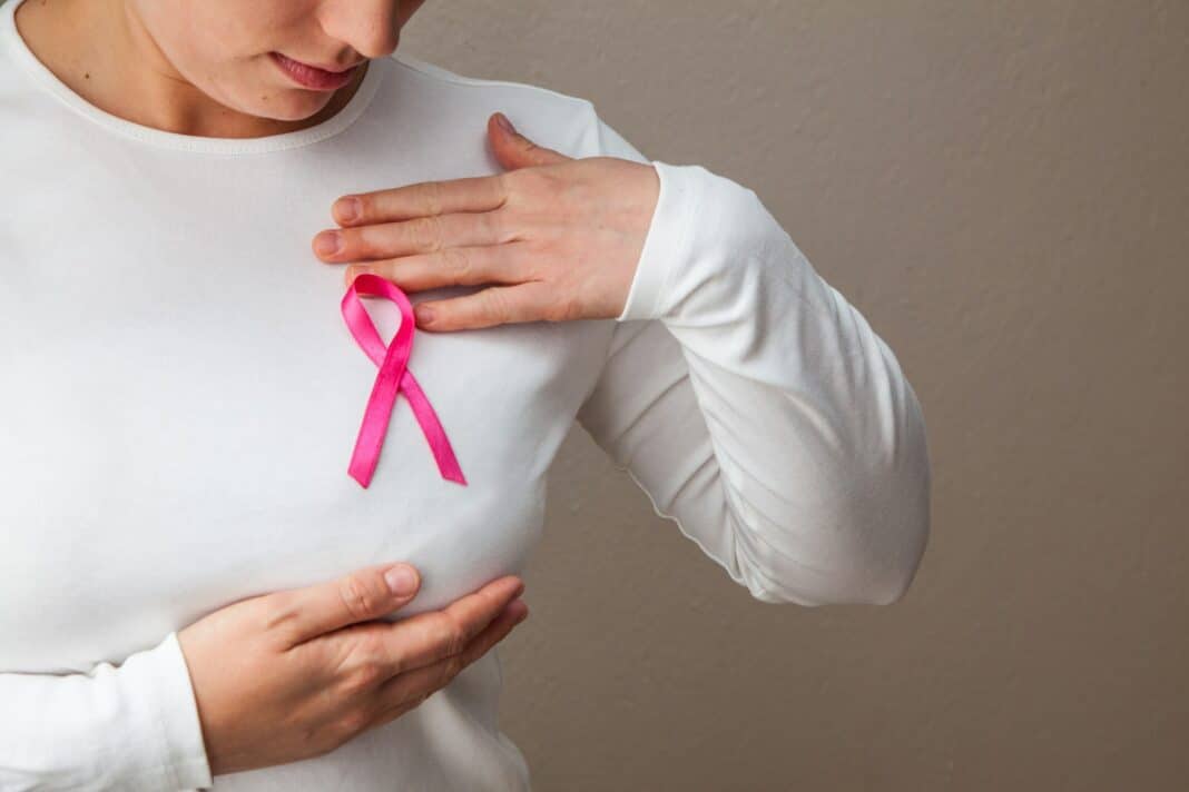 Καρκίνος μαστου: Τα εμφυτεύματα στήθους αυξάνουν τον κίνδυνο;