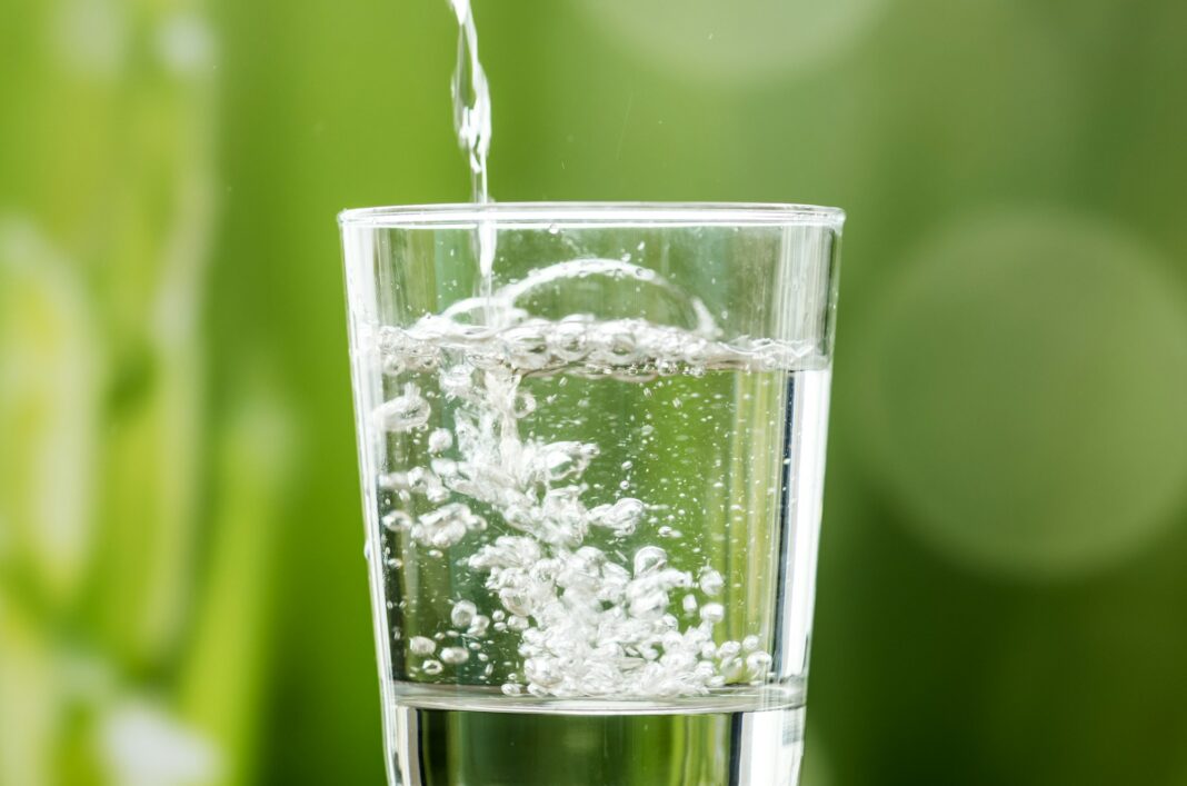 Νερό: 5 σημάδια πως πρέπει να πίνετε περισσότερο